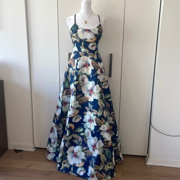 L'ATISTE Dresses & Skirts - L’ATISTE BY AMY Floral Formal Long Chiffon Flower Spaghetti Strap Dress 👗